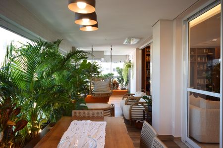 Apartamento à venda com 215m², 3 quartos e 4 vagasVaranda