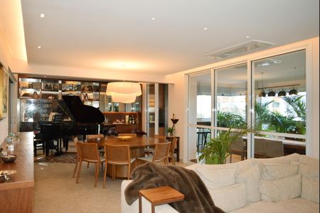 Apartamento à venda com 215m², 3 quartos e 4 vagasSala