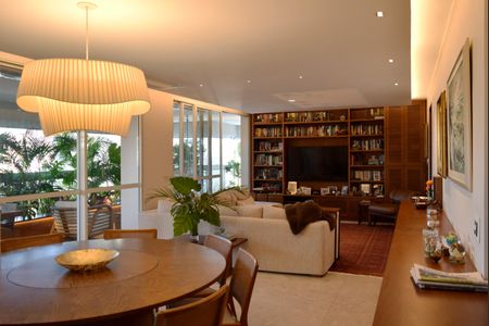 Apartamento à venda com 215m², 3 quartos e 4 vagasSala