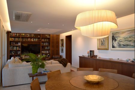 Apartamento à venda com 215m², 3 quartos e 4 vagasSala