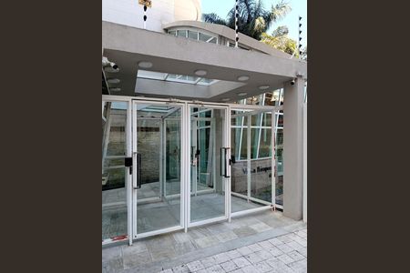 Apartamento à venda com 215m², 3 quartos e 4 vagas Apartamento à venda com 215m², 3 quartos e 4 vagasEntrada do Condomínio