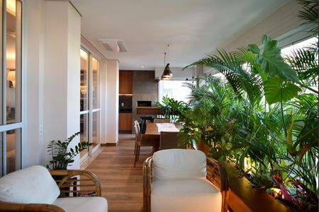 Apartamento à venda com 215m², 3 quartos e 4 vagasVaranda