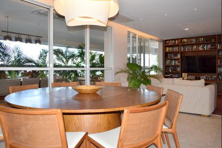 Apartamento à venda com 215m², 3 quartos e 4 vagasSala