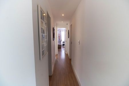 Casa de condomínio à venda com 189m², 3 quartos e 2 vagas Casa de condomínio à venda com 189m², 3 quartos e 2 vagasCorredor