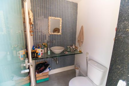 Casa de condomínio à venda com 189m², 3 quartos e 2 vagas Casa de condomínio à venda com 189m², 3 quartos e 2 vagasBanheiro Externo