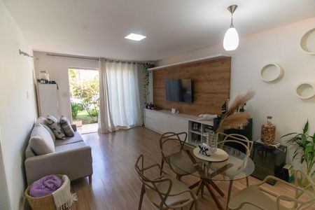 Casa de condomínio à venda com 189m², 3 quartos e 2 vagas Casa de condomínio à venda com 189m², 3 quartos e 2 vagasSala