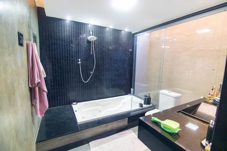 Casa de condomínio à venda com 189m², 3 quartos e 2 vagas Casa de condomínio à venda com 189m², 3 quartos e 2 vagasBanheiro da Suíte