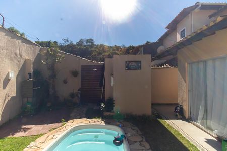 Casa de condomínio à venda com 189m², 3 quartos e 2 vagas Casa de condomínio à venda com 189m², 3 quartos e 2 vagasÁrea externa