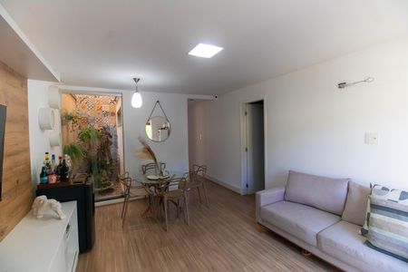 Casa de condomínio à venda com 189m², 3 quartos e 2 vagas Casa de condomínio à venda com 189m², 3 quartos e 2 vagasSala