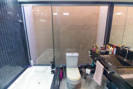 Casa de condomínio à venda com 189m², 3 quartos e 2 vagas Casa de condomínio à venda com 189m², 3 quartos e 2 vagasBanheiro da Suíte