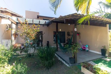 Casa de condomínio à venda com 189m², 3 quartos e 2 vagas Casa de condomínio à venda com 189m², 3 quartos e 2 vagasFachada