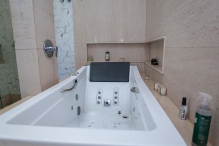 Casa de condomínio à venda com 340m², 3 quartos e 3 vagas Casa de condomínio à venda com 340m², 3 quartos e 3 vagasBanheiro suite 2 - master