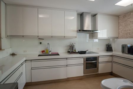 Casa de condomínio à venda com 340m², 3 quartos e 3 vagas Casa de condomínio à venda com 340m², 3 quartos e 3 vagasCozinha