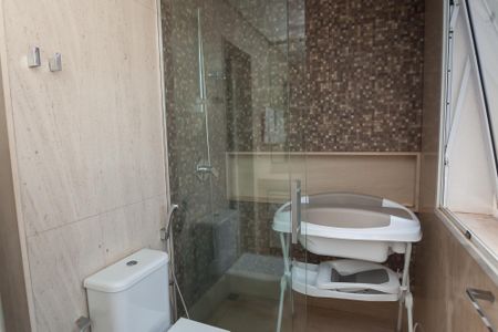 Casa de condomínio à venda com 340m², 3 quartos e 3 vagas Casa de condomínio à venda com 340m², 3 quartos e 3 vagasBanheiro suite 3
