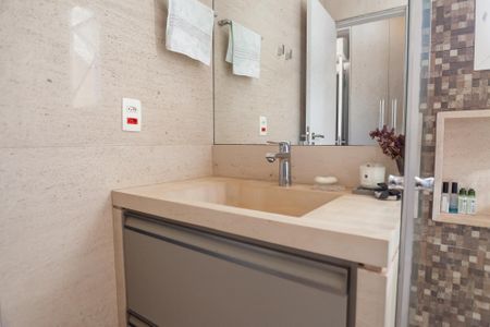 Casa de condomínio à venda com 340m², 3 quartos e 3 vagas Casa de condomínio à venda com 340m², 3 quartos e 3 vagasBanheiro suite 1