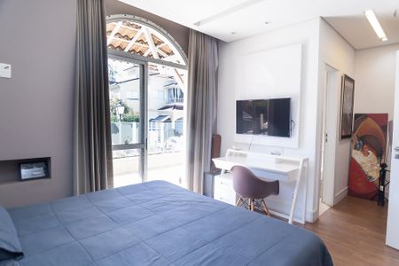 Casa de condomínio à venda com 340m², 3 quartos e 3 vagas Casa de condomínio à venda com 340m², 3 quartos e 3 vagassuite 1