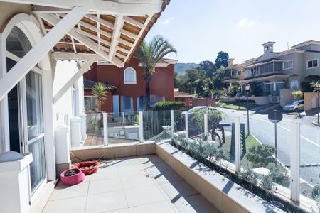 Casa de condomínio à venda com 340m², 3 quartos e 3 vagas Casa de condomínio à venda com 340m², 3 quartos e 3 vagasVaranda suite 1