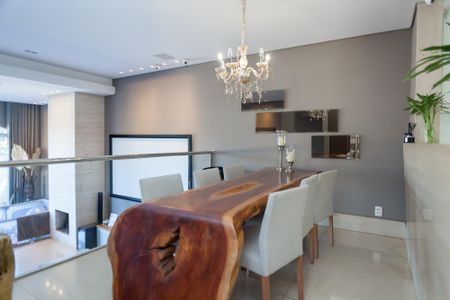 Casa de condomínio à venda com 340m², 3 quartos e 3 vagas Casa de condomínio à venda com 340m², 3 quartos e 3 vagasSala de Jantar