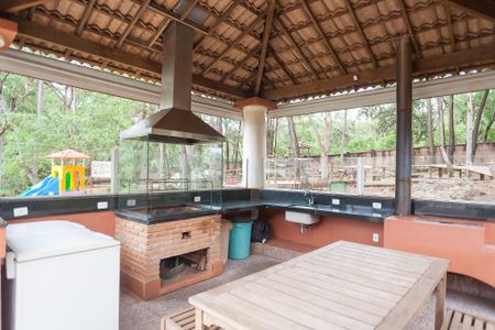 Casa de condomínio à venda com 340m², 3 quartos e 3 vagas Casa de condomínio à venda com 340m², 3 quartos e 3 vagasÁrea comum - Churrasqueira