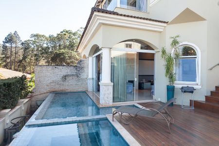 Casa de condomínio à venda com 340m², 3 quartos e 3 vagas Casa de condomínio à venda com 340m², 3 quartos e 3 vagasPiscina