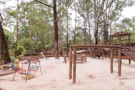 Casa de condomínio à venda com 340m², 3 quartos e 3 vagas Casa de condomínio à venda com 340m², 3 quartos e 3 vagasÁrea comum - Playground