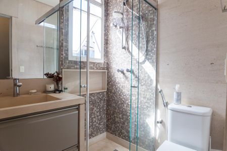 Casa de condomínio à venda com 340m², 3 quartos e 3 vagas Casa de condomínio à venda com 340m², 3 quartos e 3 vagasBanheiro suite 1