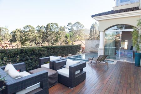 Casa de condomínio à venda com 340m², 3 quartos e 3 vagas Casa de condomínio à venda com 340m², 3 quartos e 3 vagasPiscina