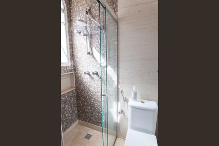 Casa de condomínio à venda com 340m², 3 quartos e 3 vagas Casa de condomínio à venda com 340m², 3 quartos e 3 vagasBanheiro suite 1