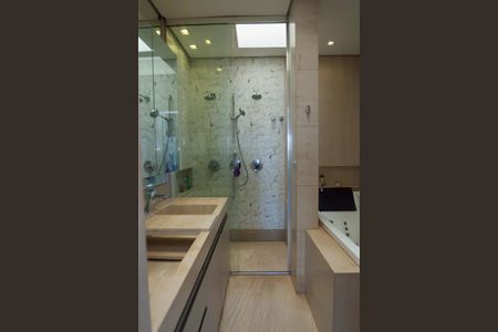 Casa de condomínio à venda com 340m², 3 quartos e 3 vagas Casa de condomínio à venda com 340m², 3 quartos e 3 vagasBanheiro suite 2 - master