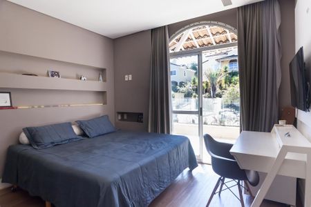 Casa de condomínio à venda com 340m², 3 quartos e 3 vagas Casa de condomínio à venda com 340m², 3 quartos e 3 vagassuite 1