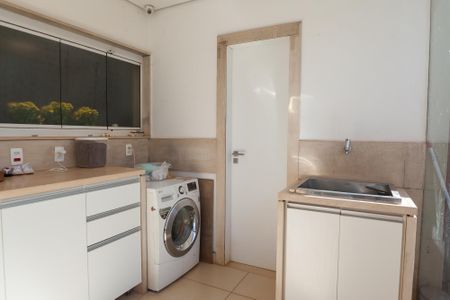 Casa de condomínio à venda com 340m², 3 quartos e 3 vagas Casa de condomínio à venda com 340m², 3 quartos e 3 vagasÁrea de Serviço