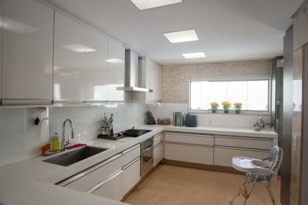 Casa de condomínio à venda com 340m², 3 quartos e 3 vagas Casa de condomínio à venda com 340m², 3 quartos e 3 vagasCozinha