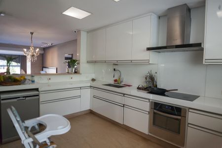 Casa de condomínio à venda com 340m², 3 quartos e 3 vagas Casa de condomínio à venda com 340m², 3 quartos e 3 vagasCozinha