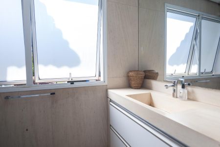 Casa de condomínio à venda com 340m², 3 quartos e 3 vagas Casa de condomínio à venda com 340m², 3 quartos e 3 vagasBanheiro suite 3