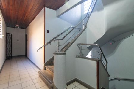 Apartamento à venda com 70m², 2 quartos e sem vaga Apartamento à venda com 70m², 2 quartos e sem vagaEscada