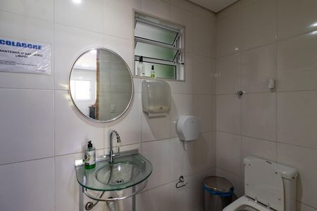 Casa para alugar com 200m², 2 quartos e 2 vagas Casa para alugar com 200m², 2 quartos e 2 vagasBanheiro