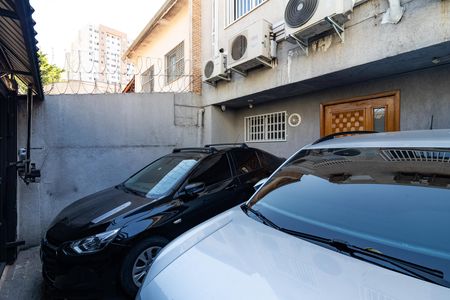Garagem de casa à venda com 2 quartos, 200m² em Várzea da Barra Funda, São Paulo