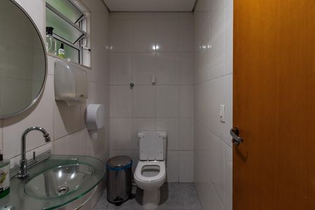 Casa para alugar com 200m², 2 quartos e 2 vagas Casa para alugar com 200m², 2 quartos e 2 vagasBanheiro