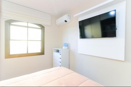Suíte de casa à venda com 4 quartos, 245m² em Vila Galvão, Guarulhos