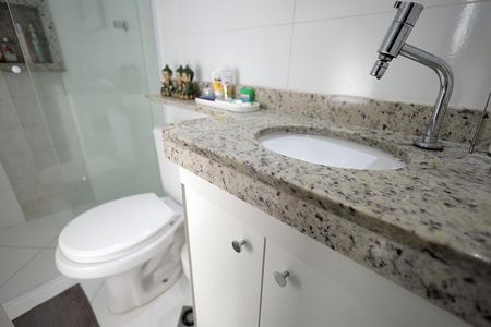 Banheiro de apartamento à venda com 2 quartos, 89m² em Vila Valparaíso, Santo André