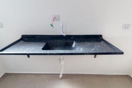 Cozinha/Área de serviço de apartamento para alugar com 2 quartos, 45m² em Conjunto Habitacional Fazenda do Carmo, São Paulo