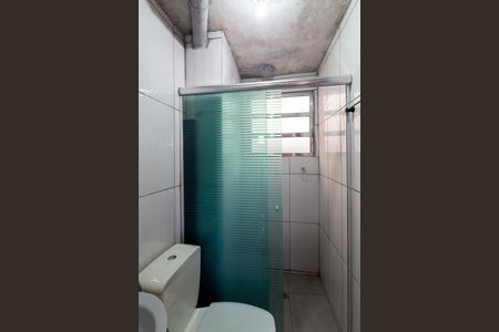 Banheiro de apartamento para alugar com 2 quartos, 45m² em Conjunto Habitacional Fazenda do Carmo, São Paulo