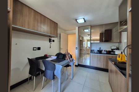 Apartamento para alugar com 289m², 4 quartos e 4 vagas