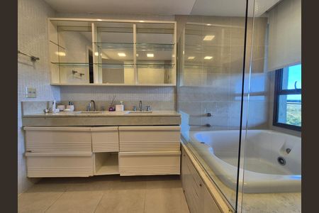 Apartamento para alugar com 289m², 4 quartos e 4 vagas