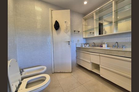 Apartamento para alugar com 289m², 4 quartos e 4 vagas