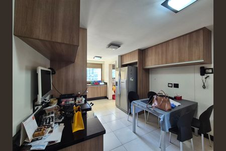 Apartamento para alugar com 289m², 4 quartos e 4 vagas