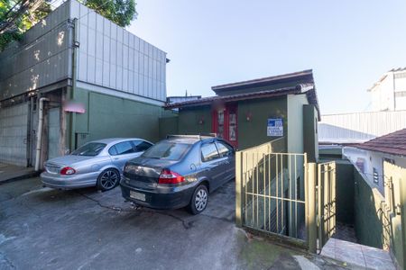 Fachada de casa à venda com 2 quartos, 375m² em Caxingui, São Paulo