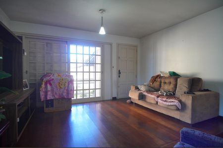 Casa para alugar com 130m², 3 quartos e 3 vagasSala