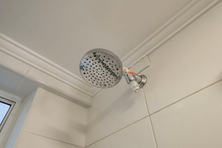 Banheiro de apartamento para alugar com 2 quartos, 64m² em Alto de Pinheiros, São Paulo