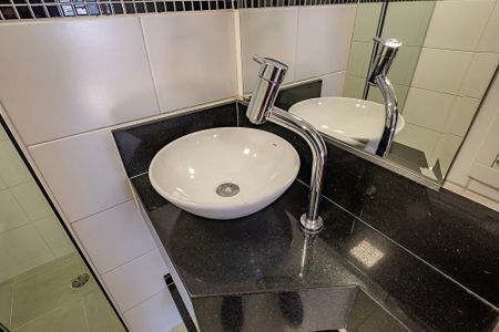 Banheiro de apartamento para alugar com 2 quartos, 64m² em Alto de Pinheiros, São Paulo